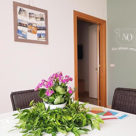 Colonna Rooms & Apartment Трани Экстерьер фото