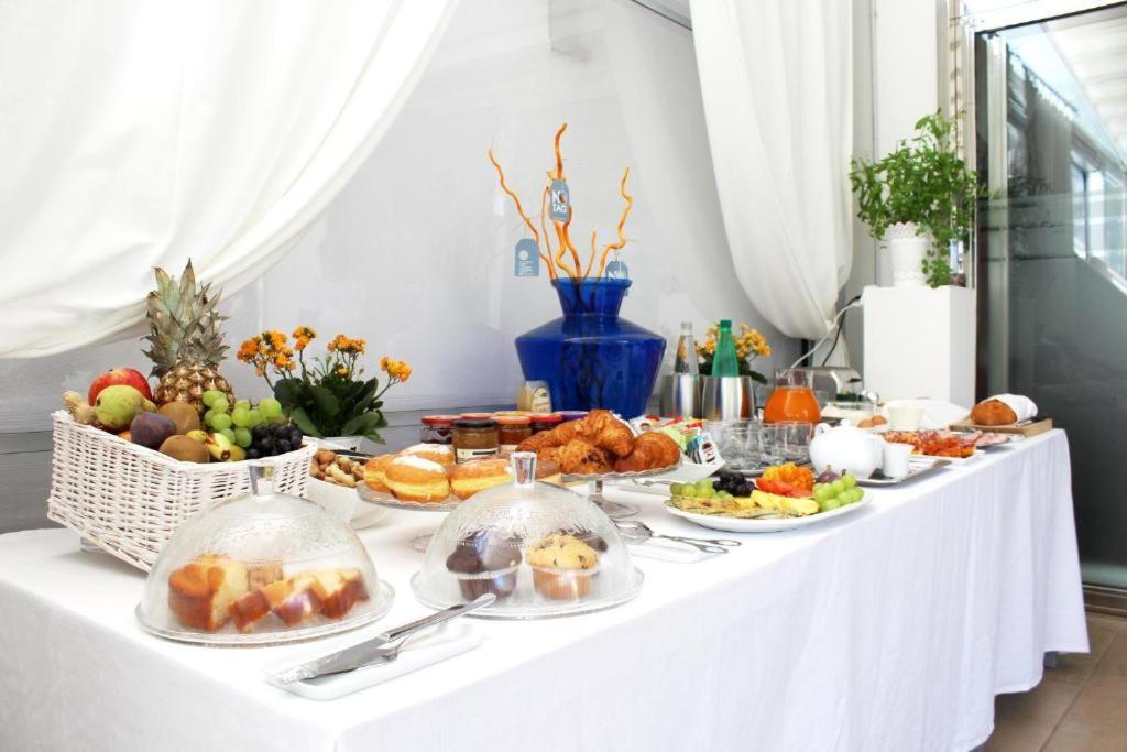 Colonna Rooms & Apartment Трани Экстерьер фото