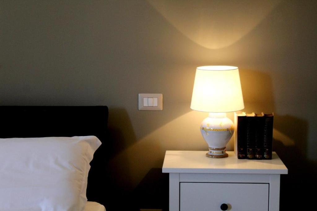 Colonna Rooms & Apartment Трани Экстерьер фото