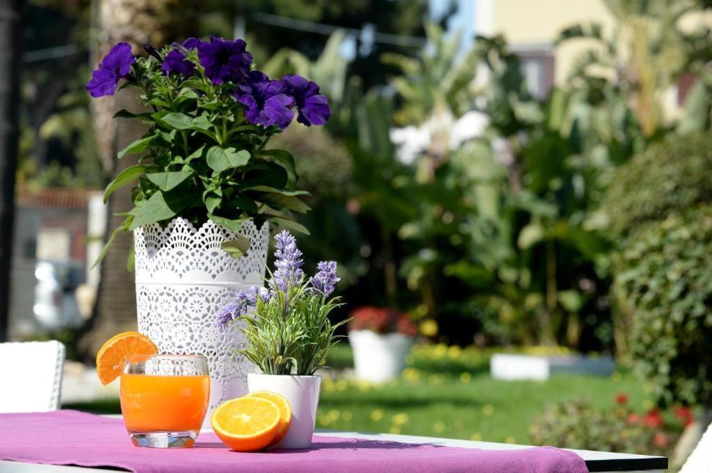 Colonna Rooms & Apartment Трани Экстерьер фото