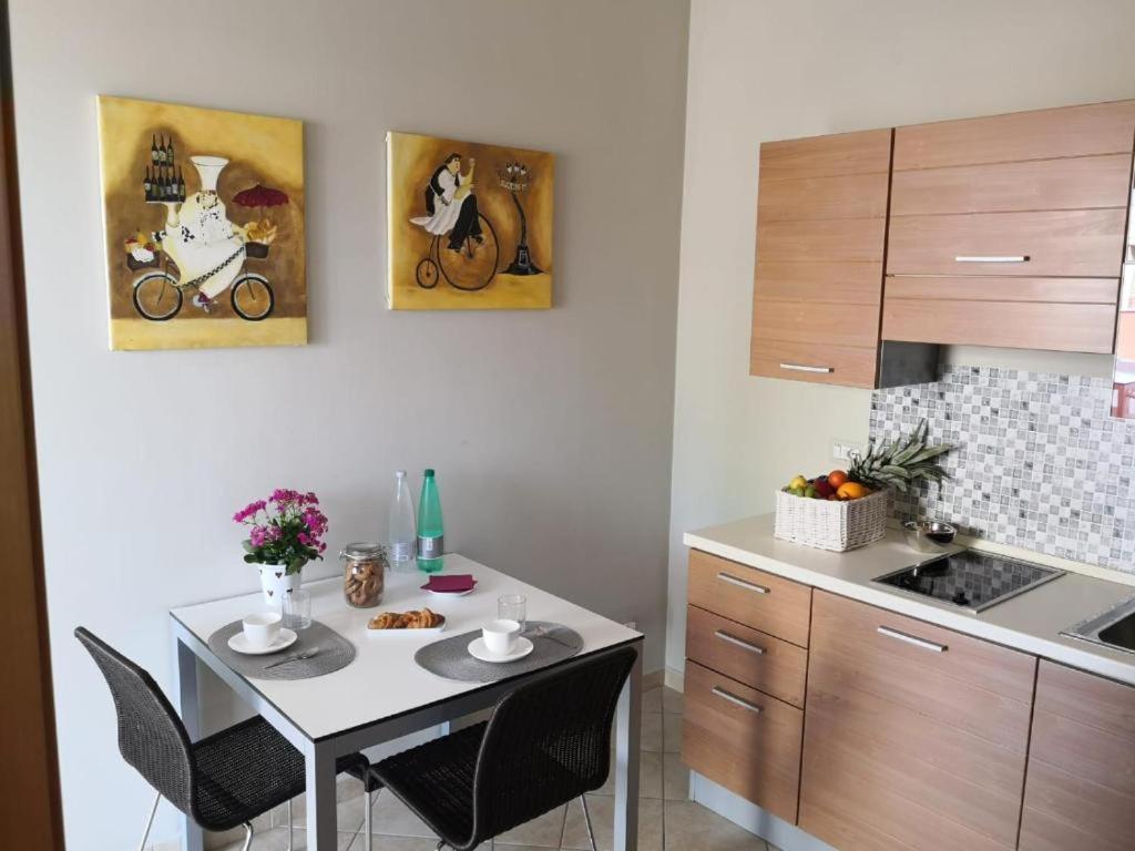 Colonna Rooms & Apartment Трани Экстерьер фото